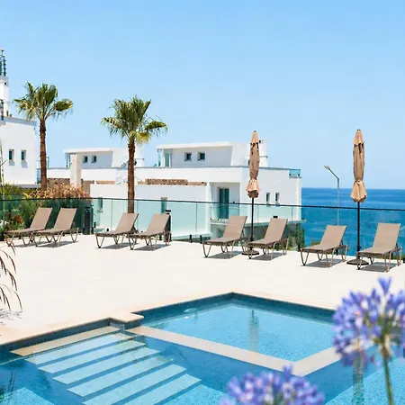 Charming 3-bedroom With Sea Views