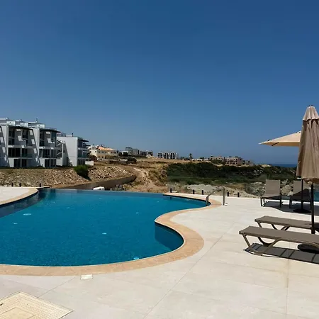 Charming 3-bedroom With Sea Views Appartamento *
