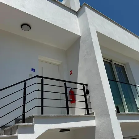 Charming 3-bedroom With Sea Views Appartamento