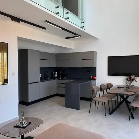Charming 3-bedroom With Sea Views Appartamento *