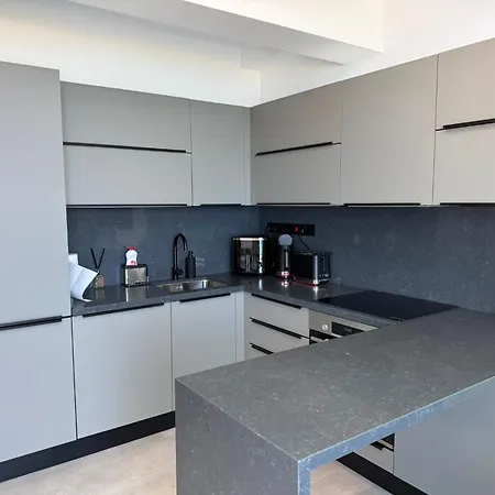 Charming 3-bedroom With Sea Views Appartamento Kharcha
