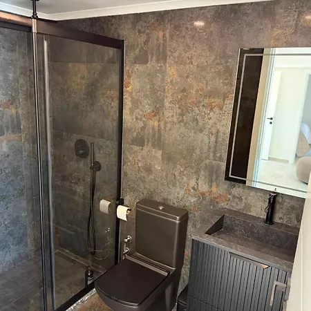 Charming 3-bedroom With Sea Views Appartamento
