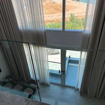 Charming 3-bedroom With Sea Views *