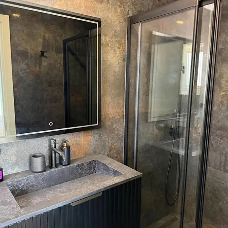 Appartamento Charming 3-bedroom With Sea Views *